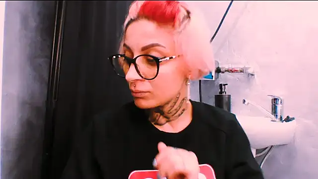 Snapshot of Lucky_Deniz chatting on 11/24/25, 10:26 Lucky Deniz online show from 11/24/25, 10:26