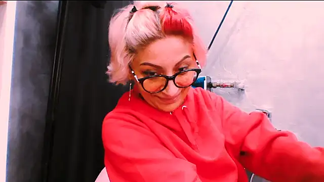 Snapshot of Lucky_Deniz chatting on 11/25/25, 08:25 Lucky Deniz online show from 11/25/25, 08:25