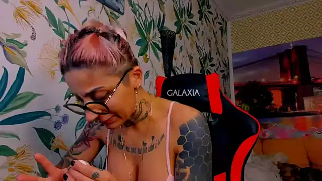 Snapshot of Lucky_Deniz chatting on 12/15/25, 09:08 Lucky Deniz online show from 12/15/25, 09:08