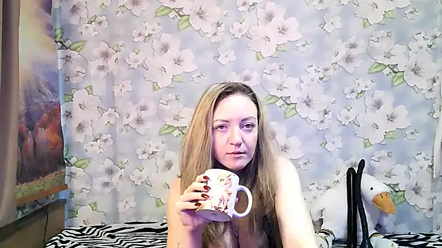 KattyLuuu online show from 10/05/25, 09:40