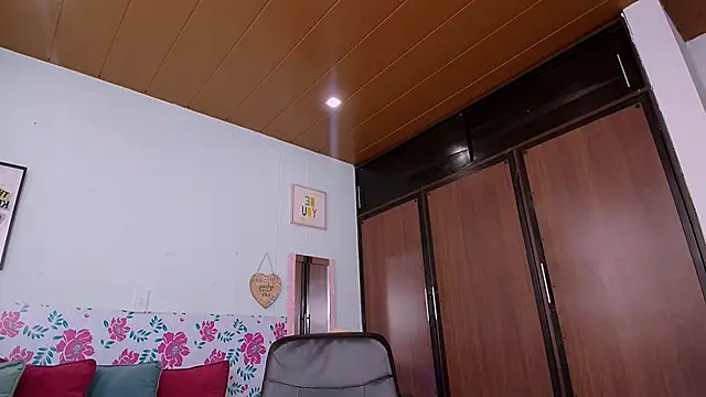 GabbyHills online show from 12/23/24, 05:32