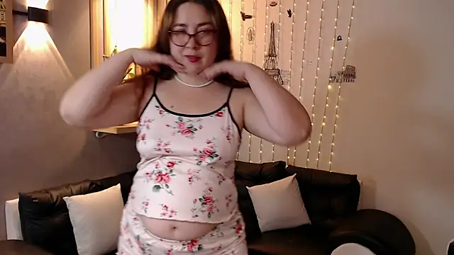 Snapshot of chloe_prg chatting on 02/05/25, 04:14 chloe prg online show from 02/05/25, 04:14