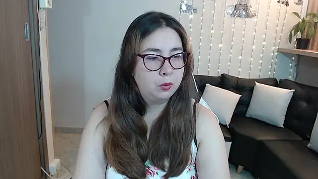 Snapshot of chloe_prg chatting on 02/19/25, 12:44 chloe prg online show from 02/19/25, 12:44