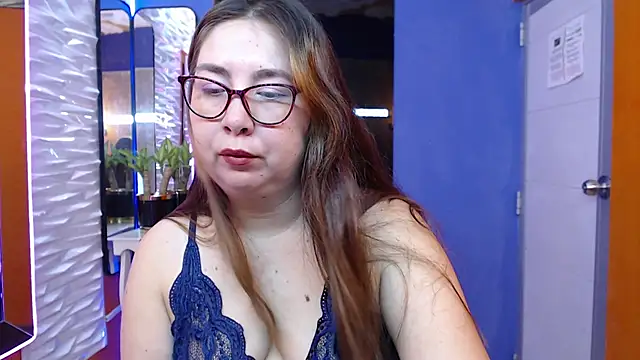 Snapshot of chloe_prg chatting on 02/21/25, 01:11 chloe prg online show from 02/21/25, 01:11