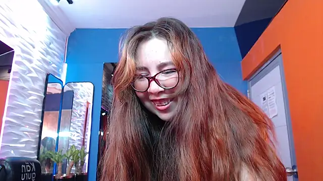 Snapshot of chloe_prg chatting on 02/21/25, 04:16 chloe prg online show from 02/21/25, 04:16