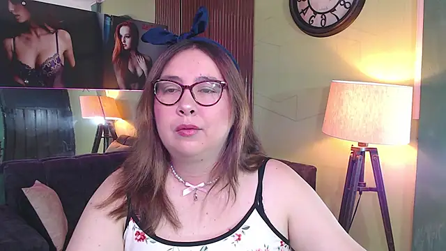 Snapshot of chloe_prg chatting on 09/18/25, 05:53 chloe prg online show from 09/18/25, 05:53