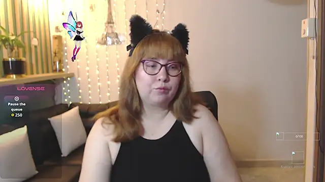 Snapshot of chloe_prg chatting on 11/21/25, 01:10 chloe prg online show from 11/21/25, 01:10