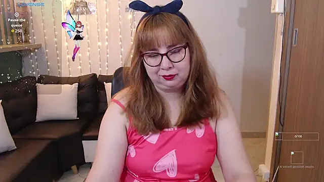 Snapshot of chloe_prg chatting on 11/24/25, 01:33 chloe prg online show from 11/24/25, 01:33