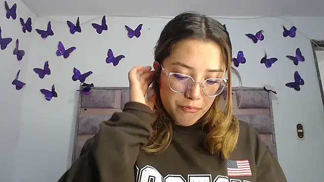 Snapshot of Anny_Fox- chatting on 01/18/26, 02:59 Anny Fox- online show from 01/18/26, 02:59