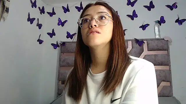 Snapshot of Anny_Fox- chatting on 02/14/26, 03:25 Anny Fox- online show from 02/14/26, 03:25