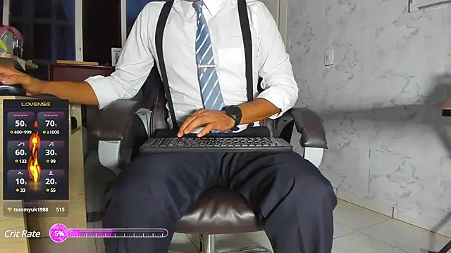 Snapshot of Hideintheoffice chatting on 03/03/25, 03:41 Hideintheoffice online show from 03/03/25, 03:41