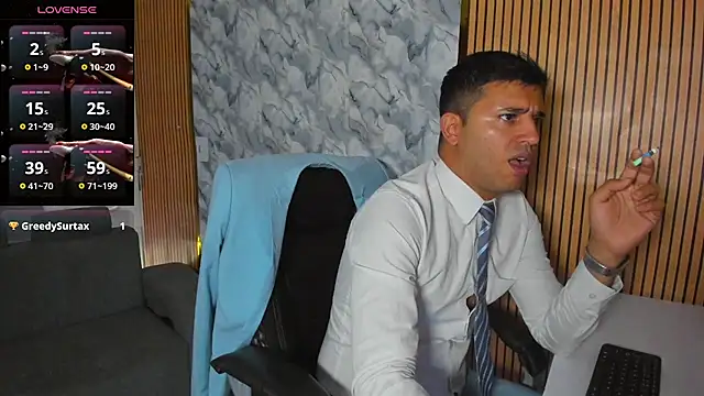 Snapshot of Hideintheoffice chatting on 12/13/25, 08:58 Hideintheoffice online show from 12/13/25, 08:58