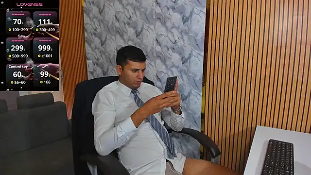 Snapshot of Hideintheoffice chatting on 12/19/25, 12:34 Hideintheoffice online show from 12/19/25, 12:34