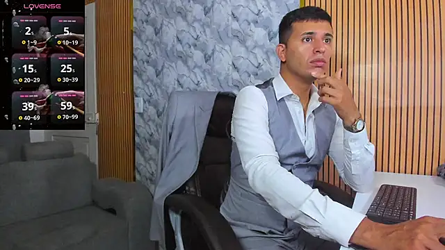 Snapshot of Hideintheoffice chatting on 01/07/26, 12:24 Hideintheoffice online show from 01/07/26, 12:24