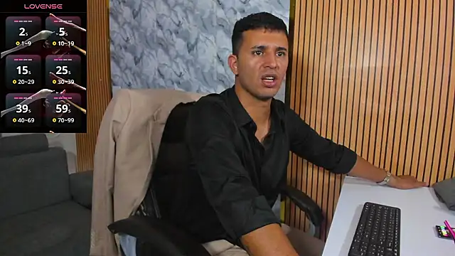 Snapshot of Hideintheoffice chatting on 01/07/26, 10:34 Hideintheoffice online show from 01/07/26, 10:34