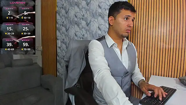 Snapshot of Hideintheoffice chatting on 01/17/26, 03:22 Hideintheoffice online show from 01/17/26, 03:22