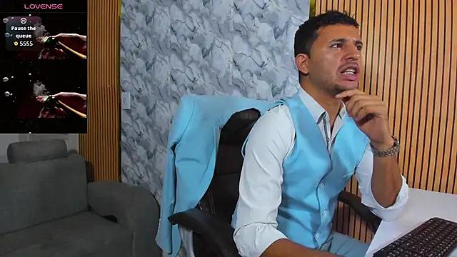 Snapshot of Hideintheoffice chatting on 01/19/26, 02:26 Hideintheoffice online show from 01/19/26, 02:26