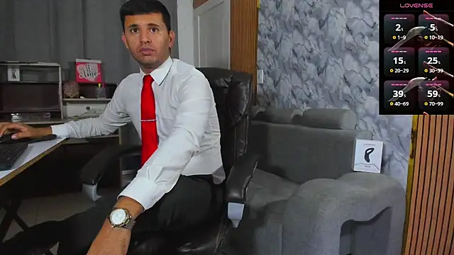 Snapshot of Hideintheoffice chatting on 02/01/26, 05:06 Hideintheoffice online show from 02/01/26, 05:06