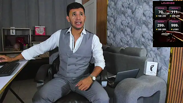 Snapshot of Hideintheoffice chatting on 02/03/26, 05:27 Hideintheoffice online show from 02/03/26, 05:27