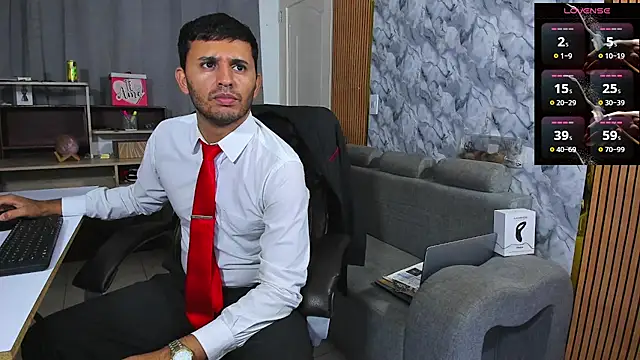 Snapshot of Hideintheoffice chatting on 02/06/26, 06:07 Hideintheoffice online show from 02/06/26, 06:07