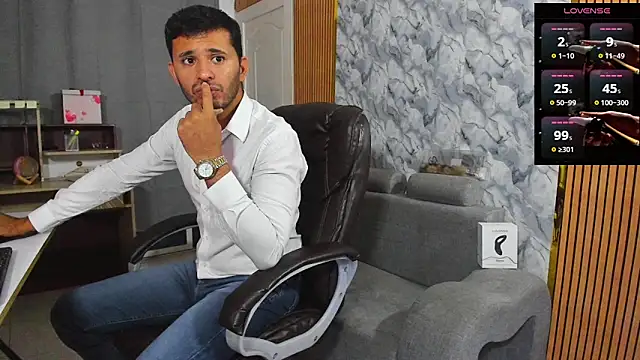 Snapshot of Hideintheoffice chatting on 02/08/26, 04:27 Hideintheoffice online show from 02/08/26, 04:27