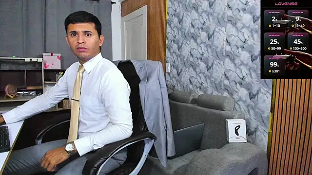 Snapshot of Hideintheoffice chatting on 02/10/26, 06:28 Hideintheoffice online show from 02/10/26, 06:28