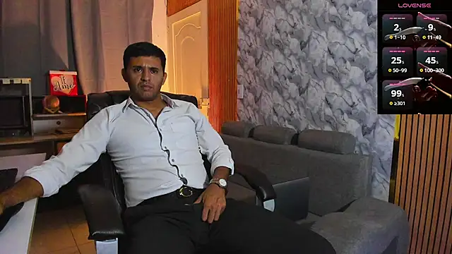 Snapshot of Hideintheoffice chatting on 02/12/26, 07:36 Hideintheoffice online show from 02/12/26, 07:36