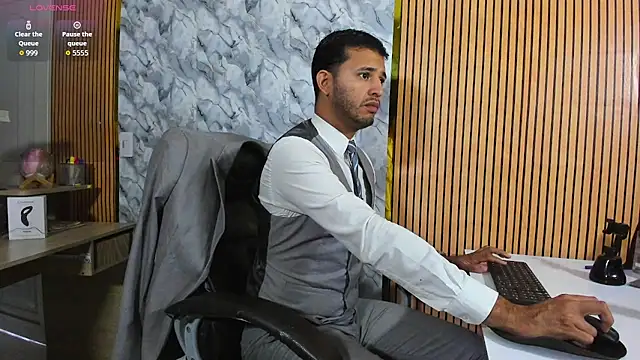 Snapshot of Hideintheoffice chatting on 03/09/26, 11:14 Hideintheoffice online show from 03/09/26, 11:14