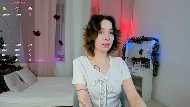 lilithlunna online show from 01/02/25, 10:11