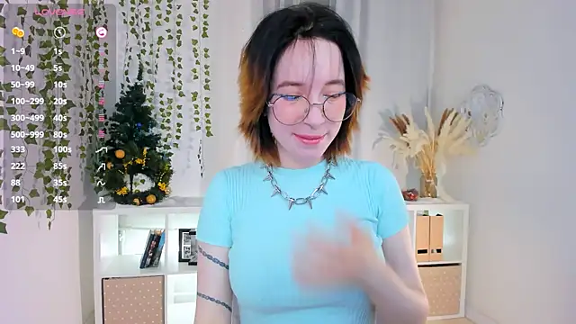 lilithlunna online show from 01/04/25, 10:24