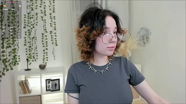 lilithlunna online show from 01/14/25, 05:34