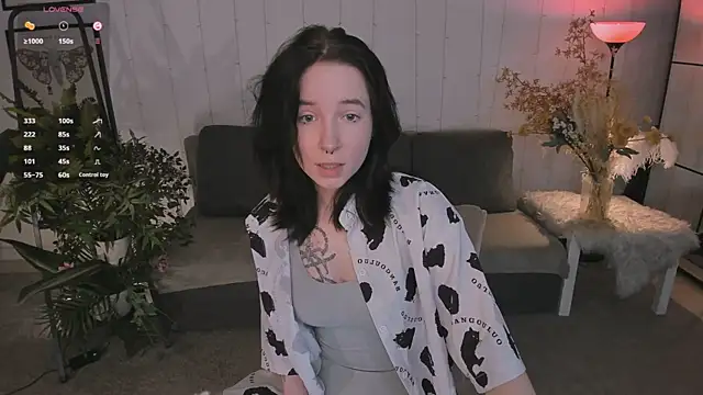 lilithlunna online show from 09/20/25, 05:47