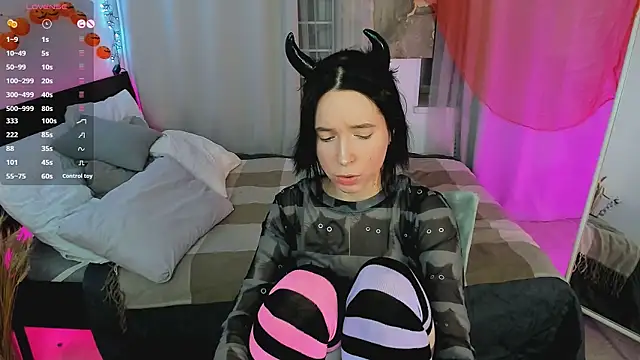 lilithlunna online show from 10/24/25, 12:56