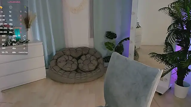 lilithlunna online show from 11/15/25, 06:15