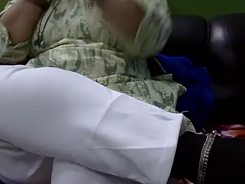 Housewife12 online show from 12/16/25, 07:35