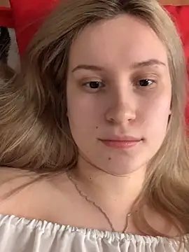 Snapshot of Sweet_white_chocolate chatting on 01/06/25, 07:56 Sweet white chocolate online show from 01/06/25, 07:56