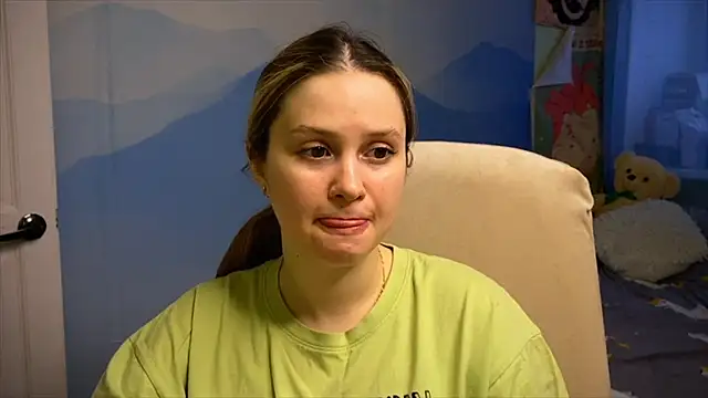 Snapshot of IlonaMurf chatting on 12/19/25, 10:33 IlonaMurf online show from 12/19/25, 10:33