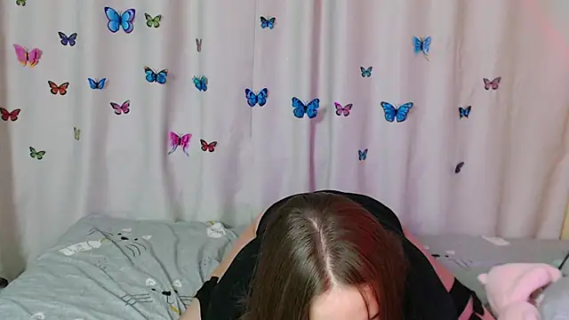 Snapshot of Phantommira chatting on 01/09/25, 10:52 Phantommira online show from 01/09/25, 10:52