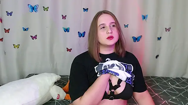 Snapshot of Phantommira chatting on 02/25/25, 09:13 Phantommira online show from 02/25/25, 09:13