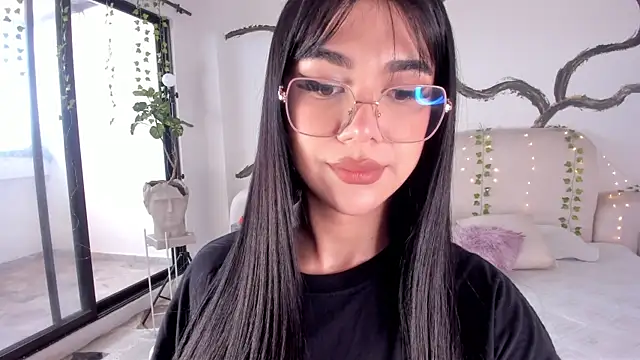 RoseCassie online show from 10/28/25, 01:47