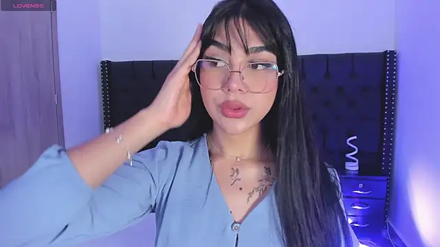 RoseCassie online show from 11/12/25, 02:06