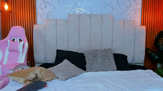 Snapshot of AinaraJimenez chatting on 02/20/25, 06:06 AinaraJimenez online show from 02/20/25, 06:06