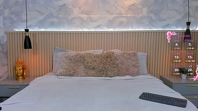 Snapshot of AinaraJimenez chatting on 10/27/25, 08:24 AinaraJimenez online show from 10/27/25, 08:24