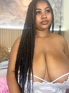 Snapshot of AinaraJimenez chatting on 11/07/25, 07:08 AinaraJimenez online show from 11/07/25, 07:08