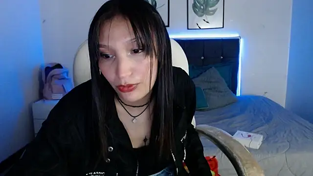 mia collens online show from 11/24/25, 01:49