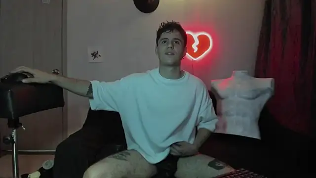 Snapshot of Antonello_Vannucci chatting on 12/27/24, 02:58 Antonello Vannucci online show from 12/27/24, 02:58