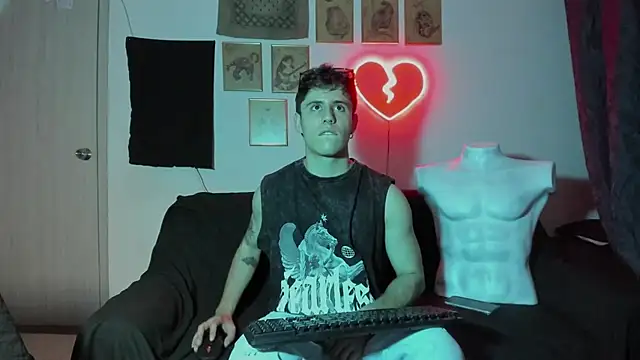 Snapshot of Antonello_Vannucci chatting on 01/01/25, 08:47 Antonello Vannucci online show from 01/01/25, 08:47