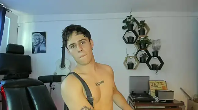 Snapshot of Antonello_Vannucci chatting on 02/25/25, 09:35 Antonello Vannucci online show from 02/25/25, 09:35