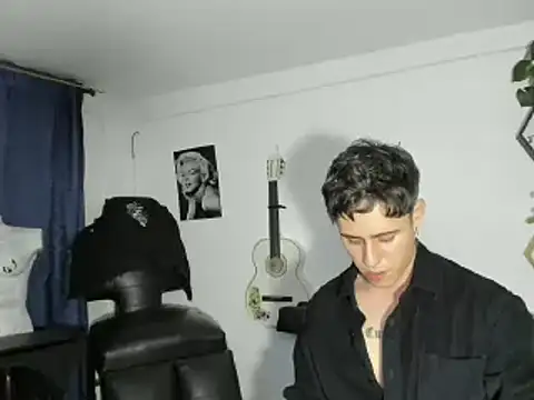 Snapshot of Antonello_Vannucci chatting on 03/16/25, 11:36 Antonello Vannucci online show from 03/16/25, 11:36