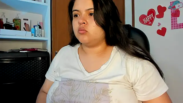 Snapshot of lizzie_c chatting on 02/21/25, 12:05 lizzie c online show from 02/21/25, 12:05
